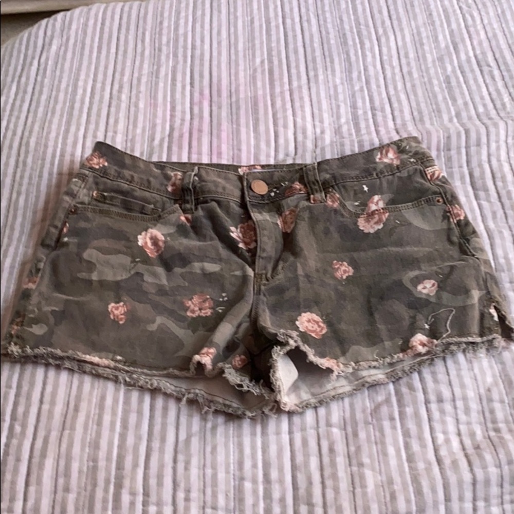 Camo shorts with roses